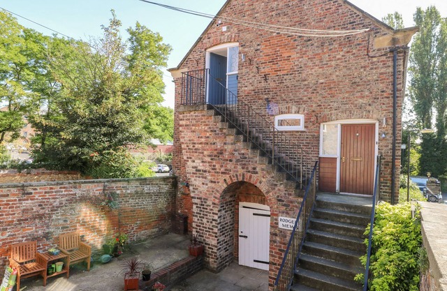 2 Rodgers Mews, MALTON