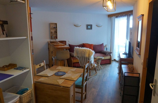 2-Room Apartment for 4 People, Central Location with Terrace, Parking, and Free Wi-Fi