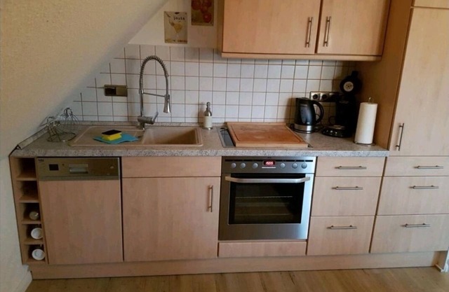 2 room apartment with balcony, quiet, 15 min. walk to the sea