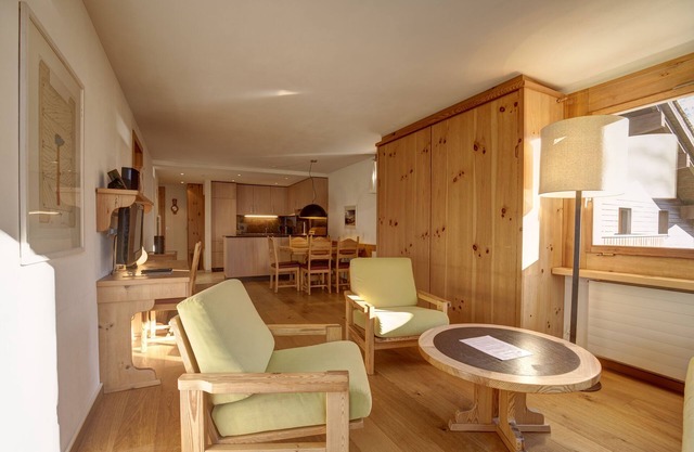 2-room flat with mountain view on the 4th floor