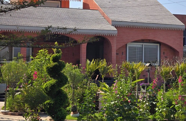 2 room guesthouse in a charming 44000 sq ft farmhouse in wonderful Jabalpur