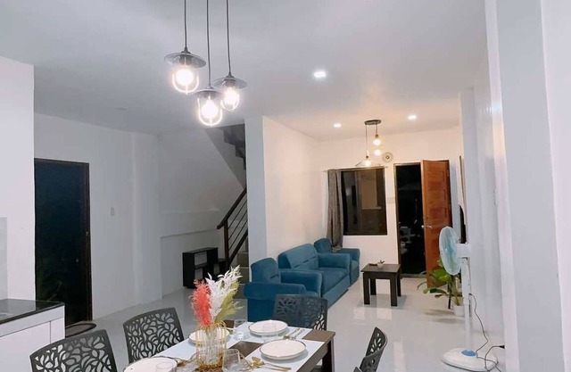 Casa Familiar de 2 Plantas en Casa Verde Mati City