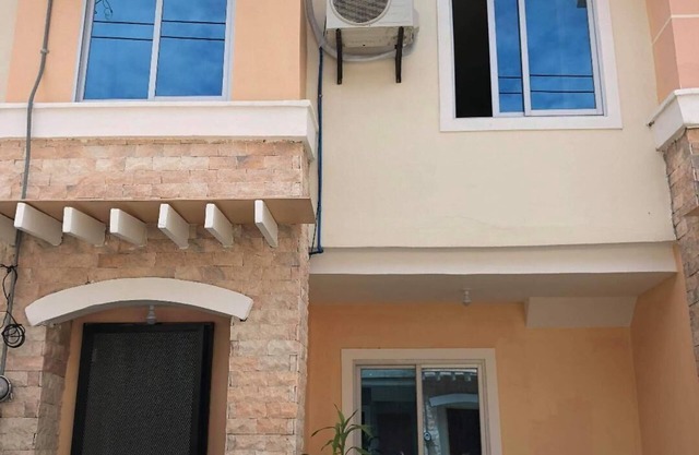 Casa de 2 plantas en alquiler