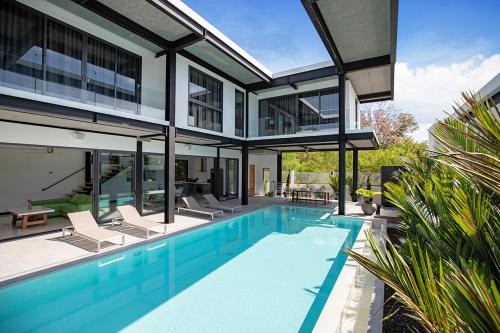 2-Storey Villa Sunset Garden 5 with 4BR and Salt Water Pool
