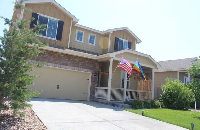 2-story, 4 bedroom, 2.5 bath furnished home in Thornton Colorado