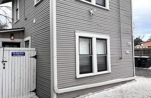 2 story back house in beautiful area near downtown