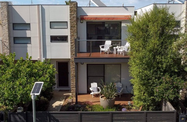 2 Story Townhouse near beach