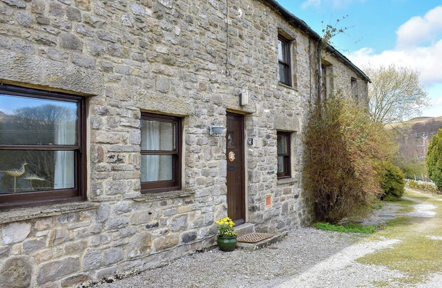2 Swallowholm Cottages
