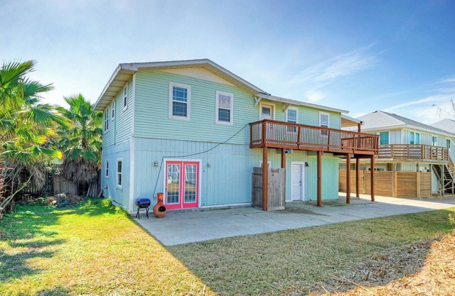 2-Unit Home in Golf Cart Zone w/ Patio + Balcony | Salty Sunshine: Group Retreat