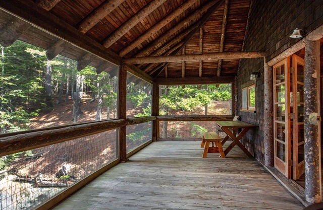 2 updated cottages sleeping 8 on a quiet ocean cove in "off the grid" Phippsburg