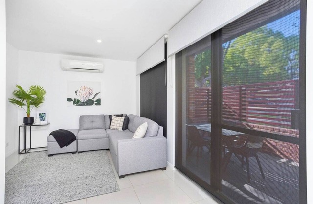 2 Welcome to Windsor 2BR 2BA Parking+Modern+Patio