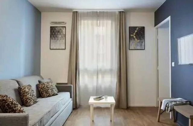 2 Rooms 4 People