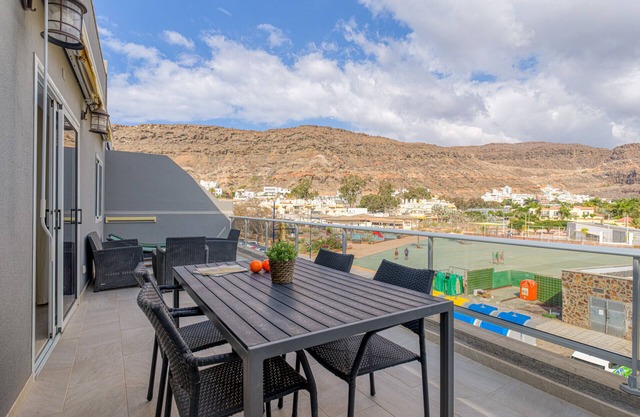A 20 metros de la playa, terraza, parking privado y AC