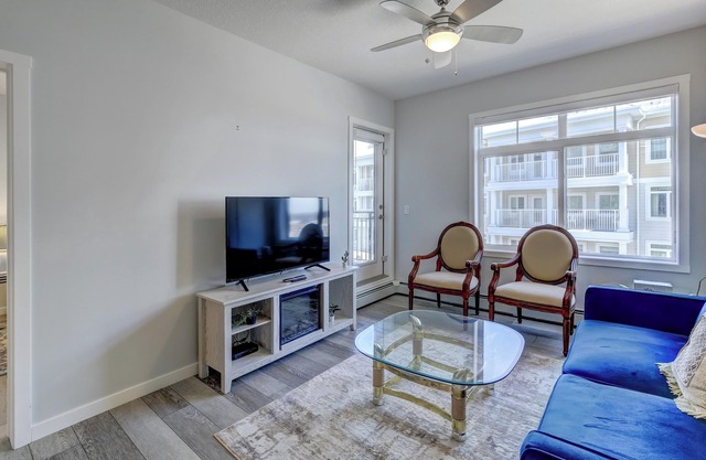 20 min DT | Canmore & Shopping Near | NEW Condo Sleeps 5