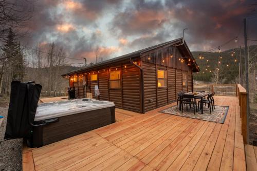 20 Min To Breck, Hot Tub, Firepit, Mountain Views