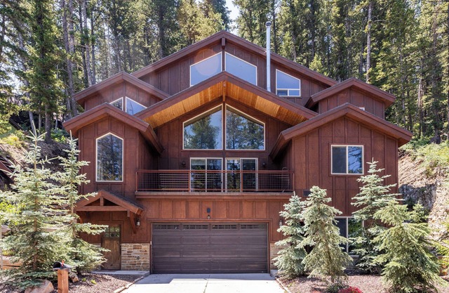 20 Minutes from the Mountain! Family Paradise, Sleeps 14, High-End Interiors