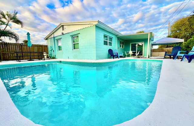20% Off/3-bedroom house/Pool/5 Min to the Beach/Satellite Beach/7 Persons