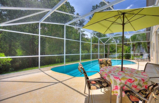 Private Pool on Greenbelt | Minutes to Disney |1st Floor King Master | Dog Friendly | Sleeps 8