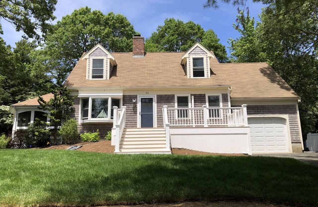 La quintaesencia de Cape Cod Home: ¡un corto paseo a las playas! Nuevo baño y porche