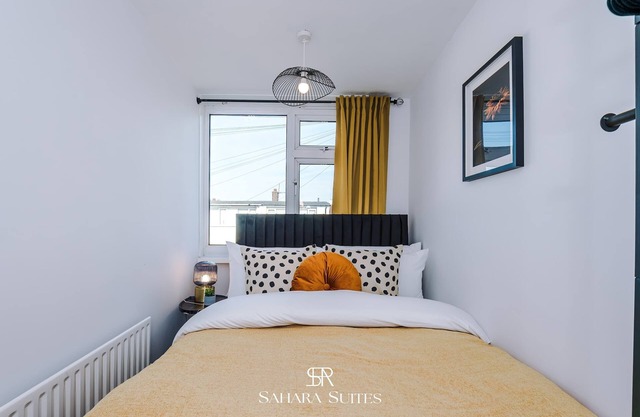 Up to 20% Off | Modern 3BR | Liverpool Centre