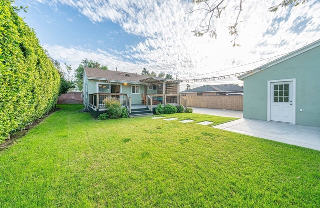 20% OFF Monthly - Charming Home & Backyard Oasis