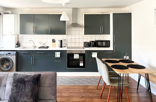 1 Bed Apt in British Street, Bow. 20%off Weekly Familybusinessleisurestudent