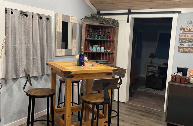 200 Ft. from the Lake! Includes kayak & 4 man Paddle Boat-Long term avail.