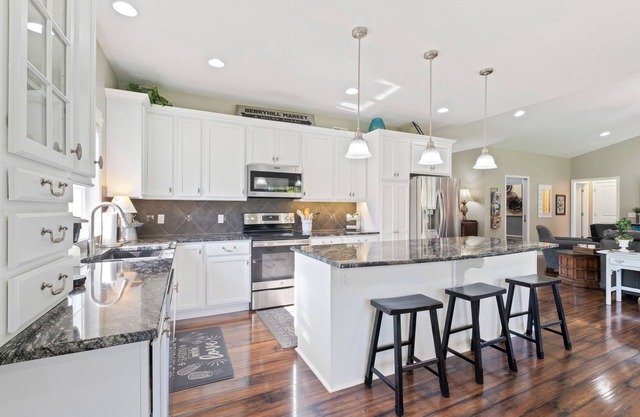 2000 SQ FT Open Concept One Level - Gorgeous - 1 Mile to WATERPARK- FREE PASSES!