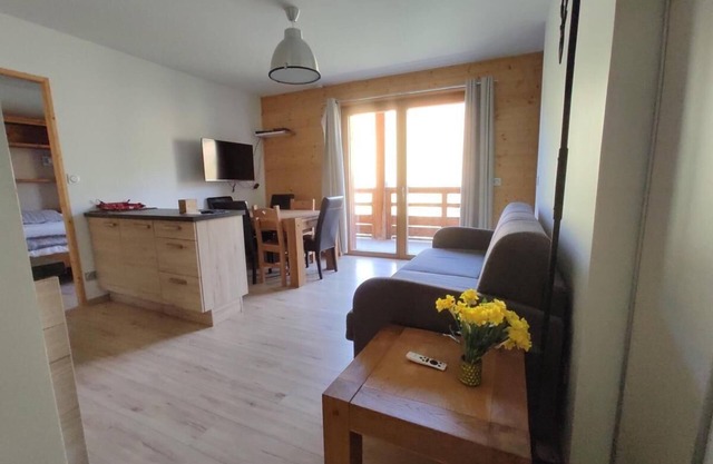A 100m de las pistas de esquí, 1.o piso, balcón, parking, tv, local para esquís, 50m², Vars