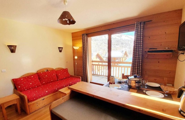 A 100m de las pistas de esquí, 3.o piso, balcón, parking, tv, local para esquís, 32m², Vars