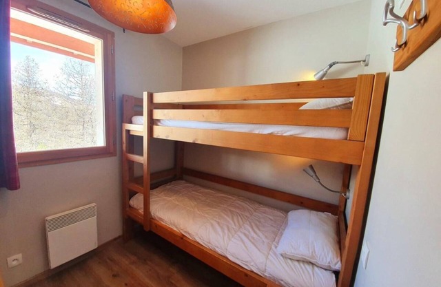 200m de los comercios, 4.o piso, piscina, balcón, parking, tv, local para esquís, 50m², Vars