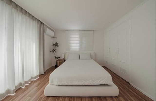 201 Apgujeong 2nd, Studio 1 Bath Queen Bed