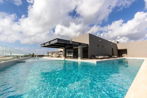2022 Modern Condo Steps to the Ocean w/Hot Tub