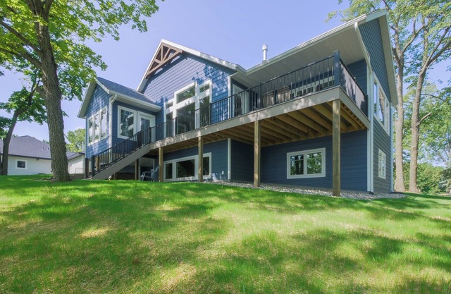 2023 Built Home on Lake Geneva. 5 Bed, 3-1/2 Bath sleeps 12!