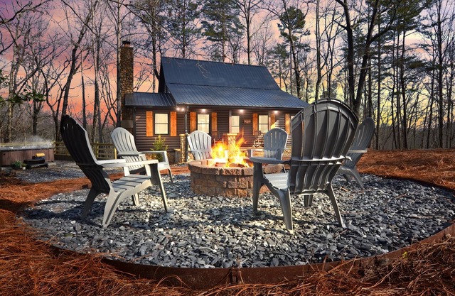 2023 rehabbed Modern Cabin/10 mins to downtown Dahlonega/fire pit
