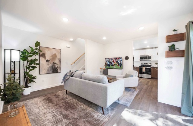 2025 Built Modern Retreat w/ 3 AC in Safe Location
