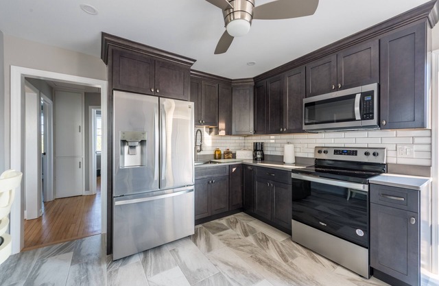 2024 LAVALLETTE NEW Kitchen and Bathroom, Outdoor Shower & AC System