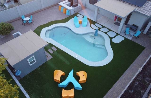 Relax in Style at Western Star Oasis with Heated Pool & Outdoor Kitchen