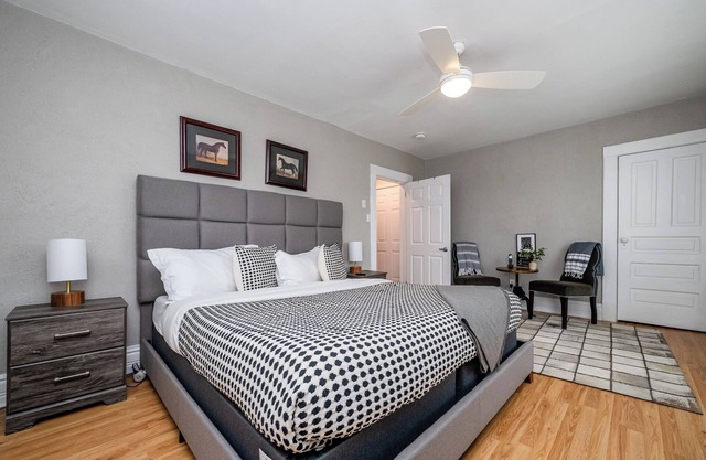 Three Oaks Multi Unit (2 Night Summer Min)