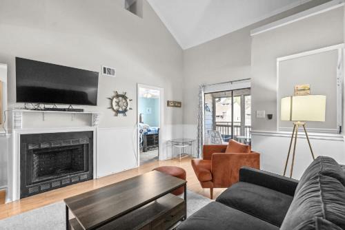 203D GBR Beautifully Remodeled 4 Bed 3 Bath in Surfside
