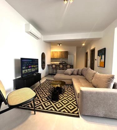 204 Lux Suites Level2 Tower 206
