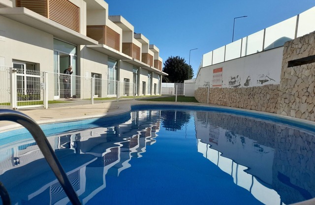 #206 Alicia's Duplex with Pool by Home Holidays