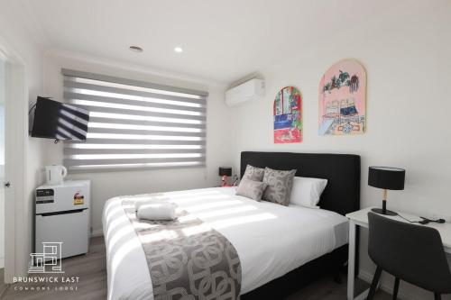 206 Modern King BR with Fast WiFi - Brunswick East