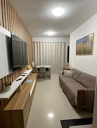 (208)Apt de luxo com varanda 2 quartos 1km do Mar