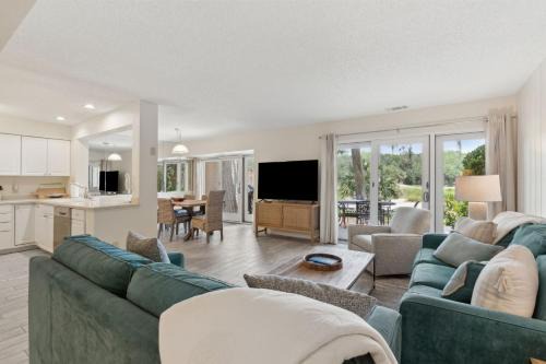 2098 Beach Wood