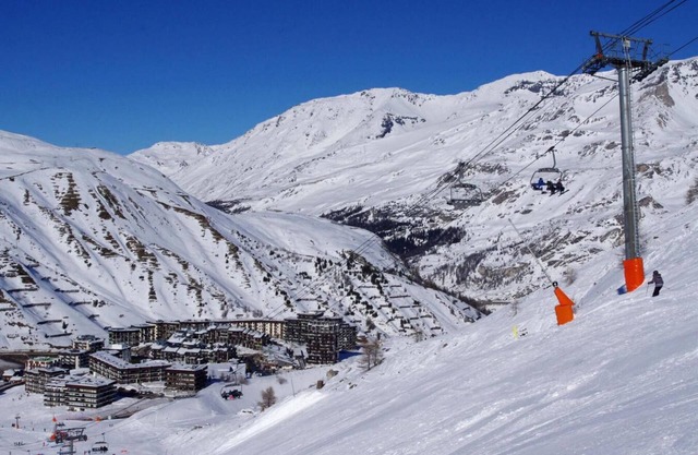 20m del centro estación, 6.o piso, vista montaña, balcón, tv, local para esquís, 55m², Tignes