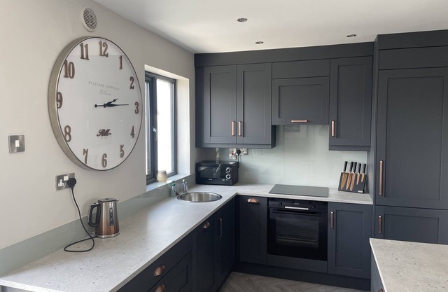 21 Victoria Court, Kilkee - sleeps 8 guests in 4 bedrooms