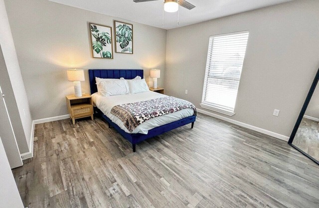 2104 · Cozy Addison Apt, Free Park Wi-Fi, Pool & Gym