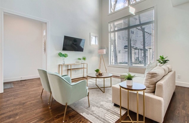 22- Large Modern Home- The Music City Collection