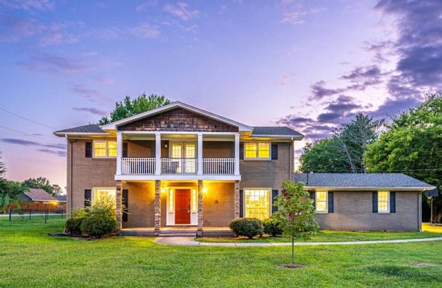 2205 Rothmore Dr SW · Aurora - 5 Bedroom / Fiber Wi-Fi / Beautiful Home